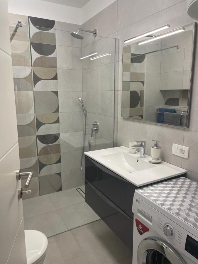 Spacious New App For 5 Persons, Close Beach&City Poreč Dış mekan fotoğraf